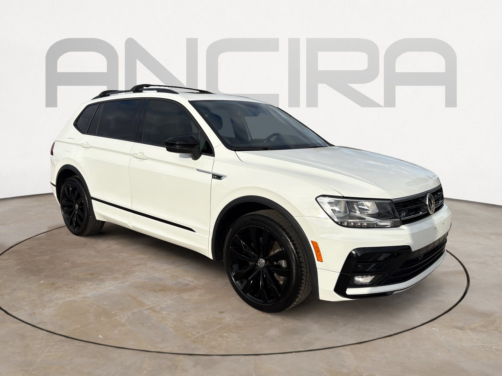 Used 2020 Volkswagen Tiguan SE R-Line FWD image 4