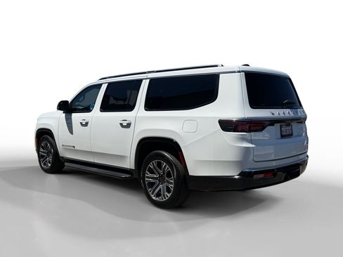 Used 2024 Jeep Wagoneer L Series II RWD image 3