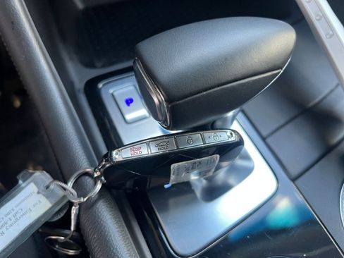 Used 2025 Genesis G70 2.5T image 22