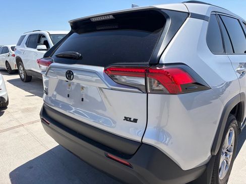 Used 2025 Toyota RAV4 XLE w/ Convenience Package FWD image 4