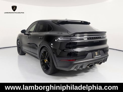 Used 2024 Porsche Cayenne Turbo GT AWD/4WD image 3