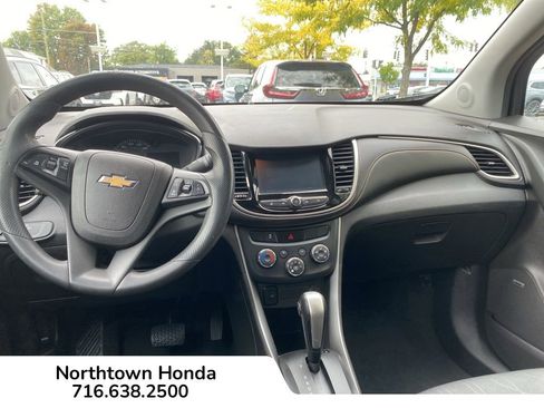 Used 2017 Chevrolet Trax LT w/ Sun & Sound Package image 17