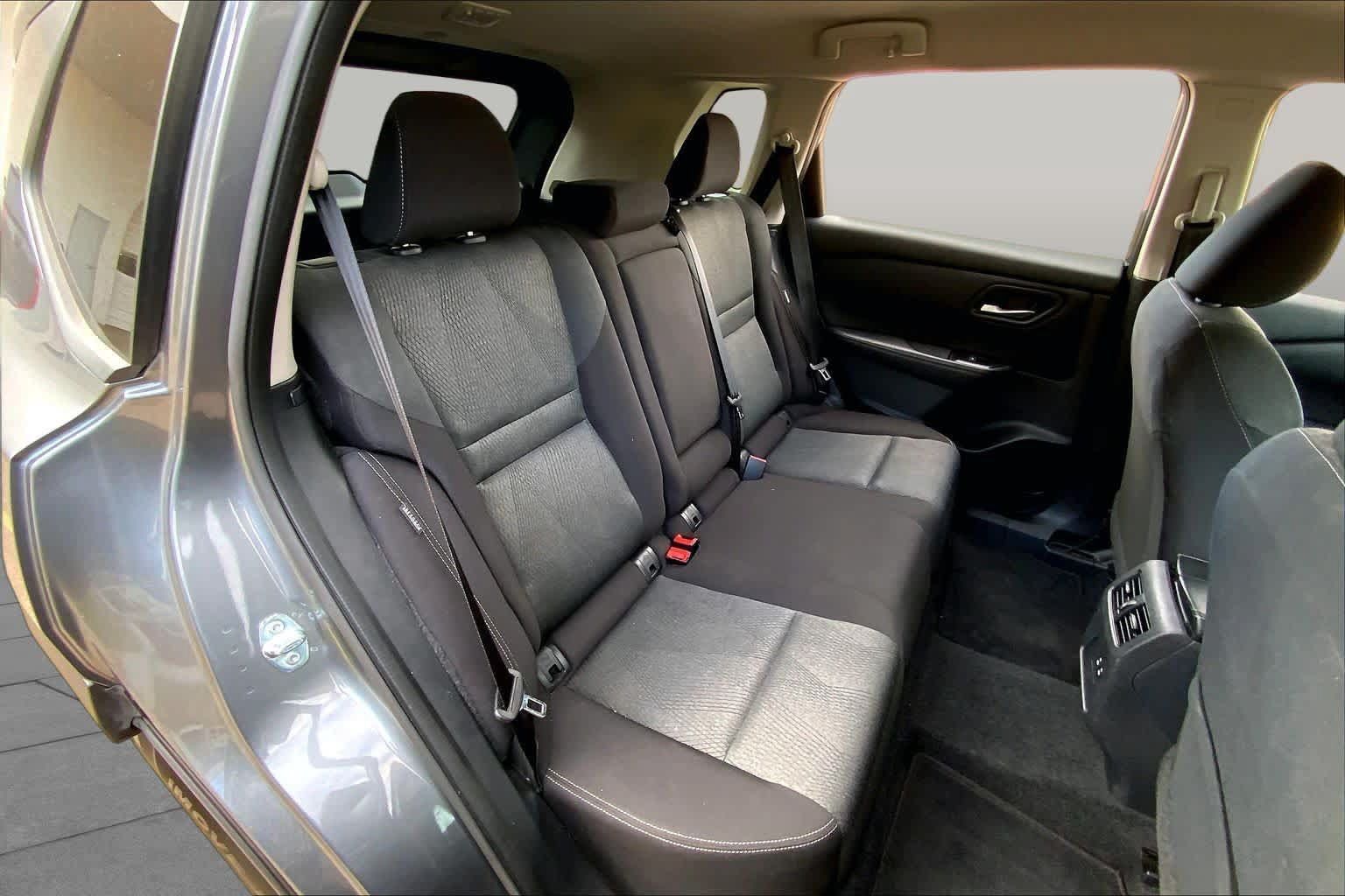 Used 2025 Nissan Rogue SV AWD/4WD image 19