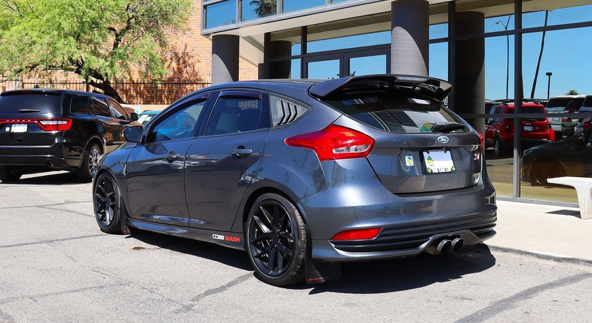 Used 2018 Ford Focus ST FWD image 9