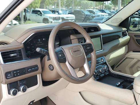 Used 2022 GMC Yukon XL Denali image 9