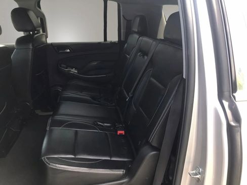 Used 2019 GMC Yukon XL SLE w/ SLE Value Package AWD/4WD image 3