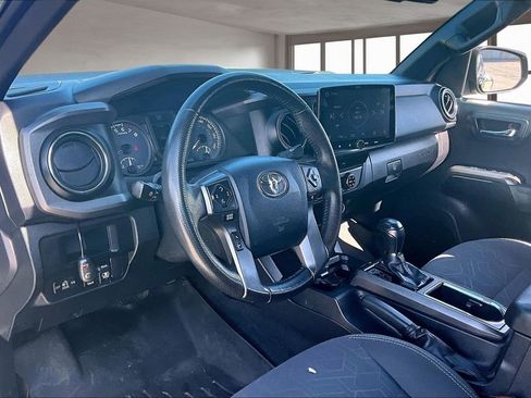 Used 2017 Toyota Tacoma TRD Off-Road image 17