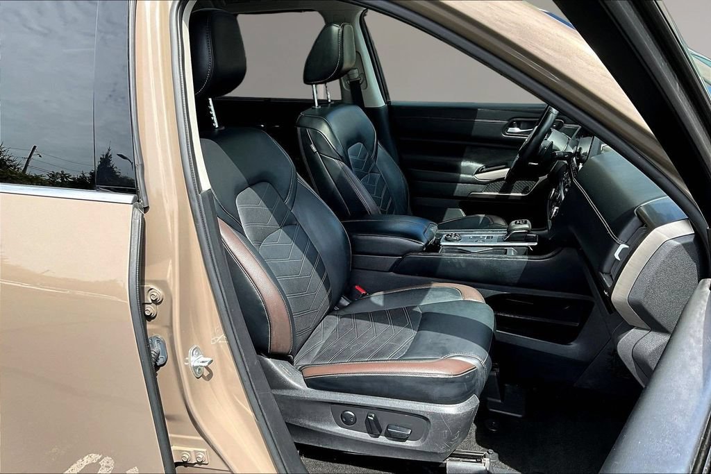 Used 2023 Nissan Pathfinder Platinum w/ Cargo Package AWD/4WD image 27