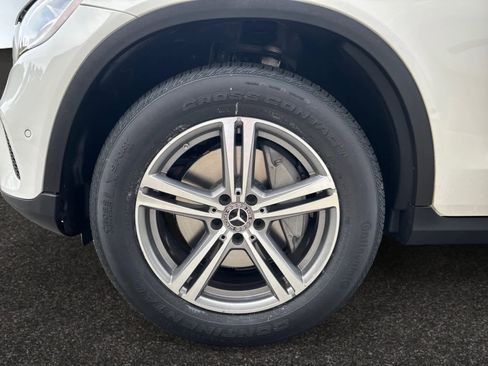 Used 2022 Mercedes-Benz GLC 300 4MATIC w/ Premium Package Lite image 9