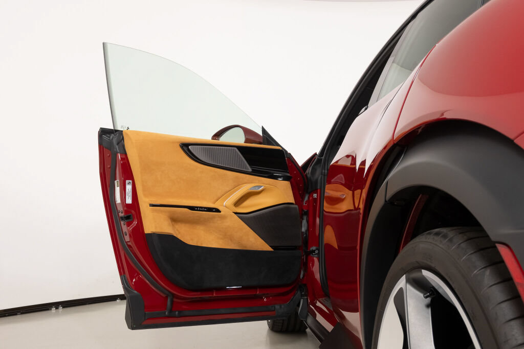 Used 2026 Ferrari Purosangue AWD/4WD image 34
