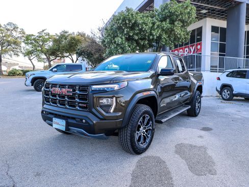 Used 2025 GMC Canyon AT4 w/ AT4 Premium Package AWD/4WD image 3