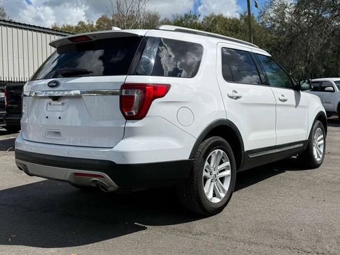 Used 2017 Ford Explorer XLT FWD image 6