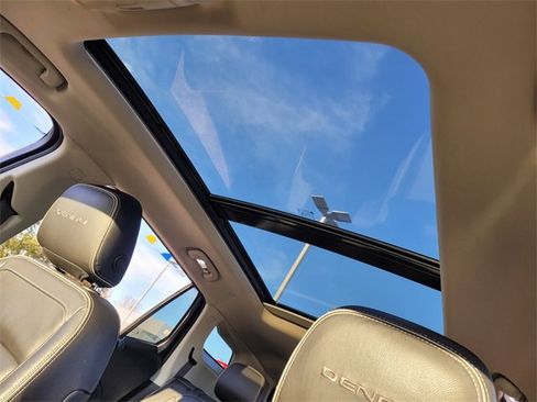 Used 2019 GMC Terrain Denali w/ Advanced Safety Package image 9