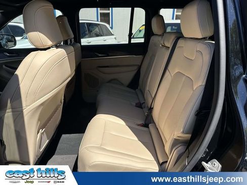 Certified 2025 Jeep Grand Cherokee Limited AWD/4WD image 19