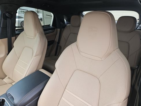 Certified 2023 Porsche Cayenne Turbo AWD/4WD image 6