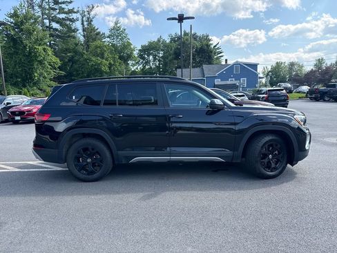 Used 2025 Volkswagen Atlas Peak Edition SE AWD/4WD image 6
