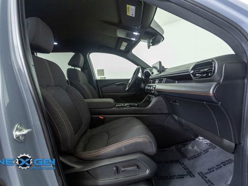 Used 2025 Honda Pilot Sport image 38