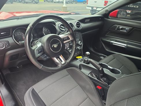 Used 2017 Ford Mustang Coupe RWD image 10