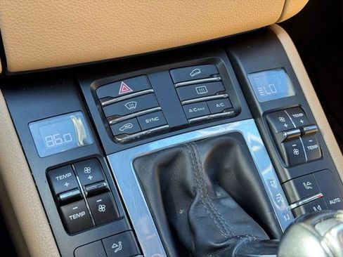 Used 2018 Porsche Macan Base w/ Premium Package Plus image 32