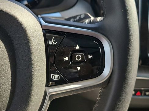 Used 2025 Volvo XC60 B5 Plus image 19