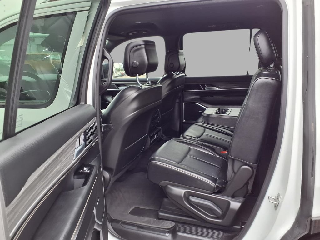 Certified 2024 Jeep Wagoneer Series II w/ Flexible Seating Group AWD/4WD image 26