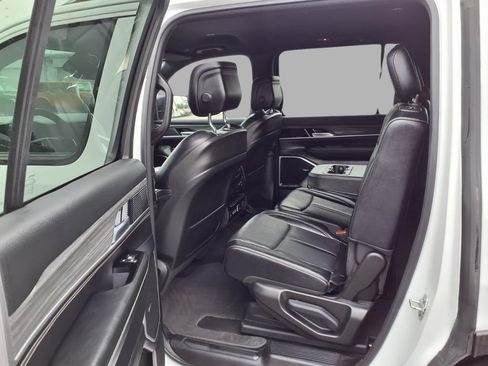 Certified 2024 Jeep Wagoneer Series II w/ Flexible Seating Group AWD/4WD image 26