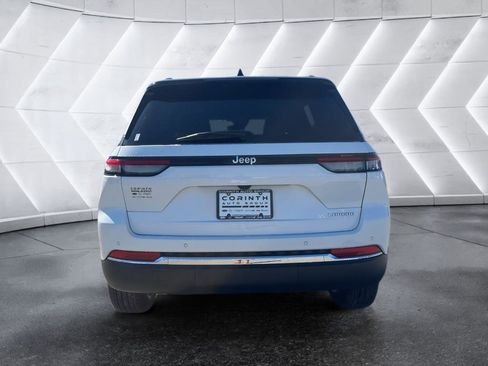 Used 2025 Jeep Grand Cherokee Laredo X RWD image 6