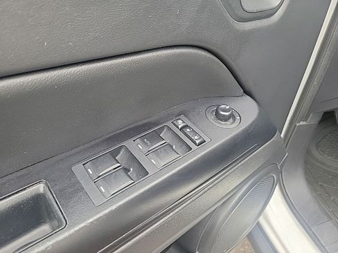 Used 2017 Jeep Patriot High Altitude AWD/4WD image 14