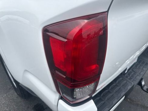 Used 2022 Toyota Tacoma SR w/ SR Convenience Package RWD image 10