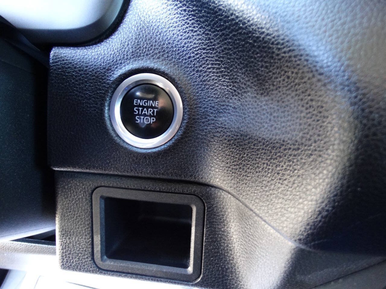 Used 2022 Toyota Tundra 4x4 CrewMax SR image 19
