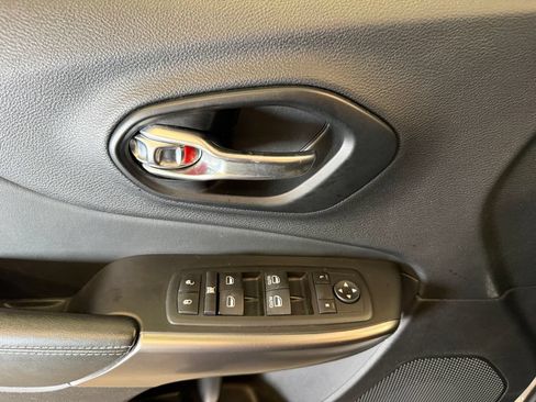 Used 2021 Jeep Cherokee Latitude Lux AWD/4WD image 21