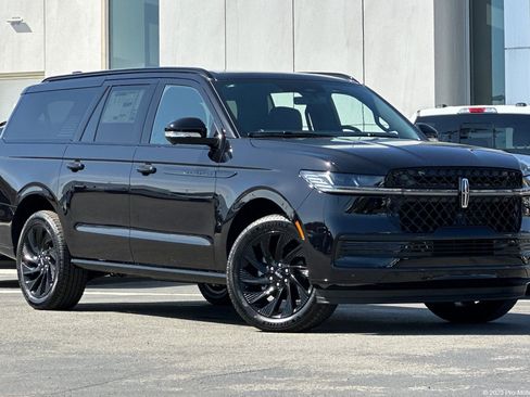 New 2026 Lincoln Navigator L Reserve w/ Jet Appearance Package AWD/4WD image 1