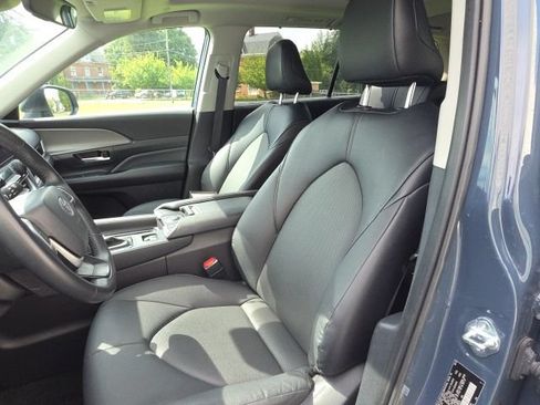 Used 2025 Toyota Grand Highlander AWD image 13