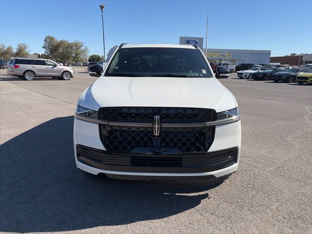 New 2025 Lincoln Navigator Reserve w/ Jet Appearance Package AWD/4WD image 9