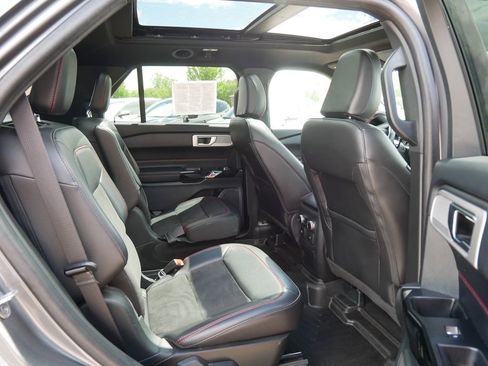 Certified 2024 Ford Explorer ST-Line w/ Class IV Trailer Tow Package AWD/4WD image 14
