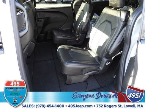 New 2026 Chrysler Pacifica Select image 14