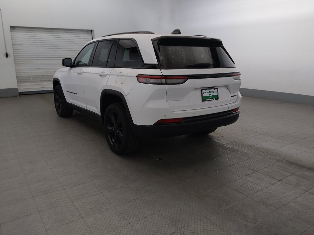 Used 2023 Jeep Grand Cherokee Limited w/ Black Appearance Package RWD image 5