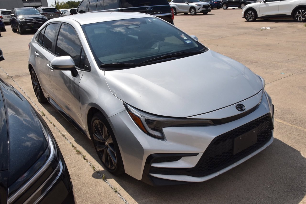 Used 2024 Toyota Corolla SE FWD image 4