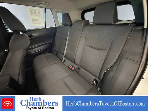 Used 2023 Toyota Corolla Cross LE w/ Moonroof Package AWD/4WD image 19