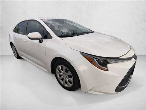 Used 2021 Toyota Corolla LE image 2