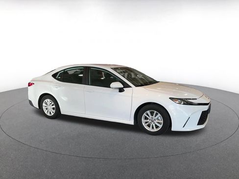 Used 2025 Toyota Camry LE image 2