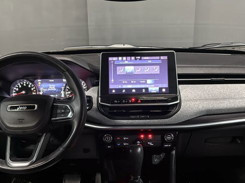 Used 2022 Jeep Compass Latitude w/ Sun and Sound Group AWD/4WD image 28