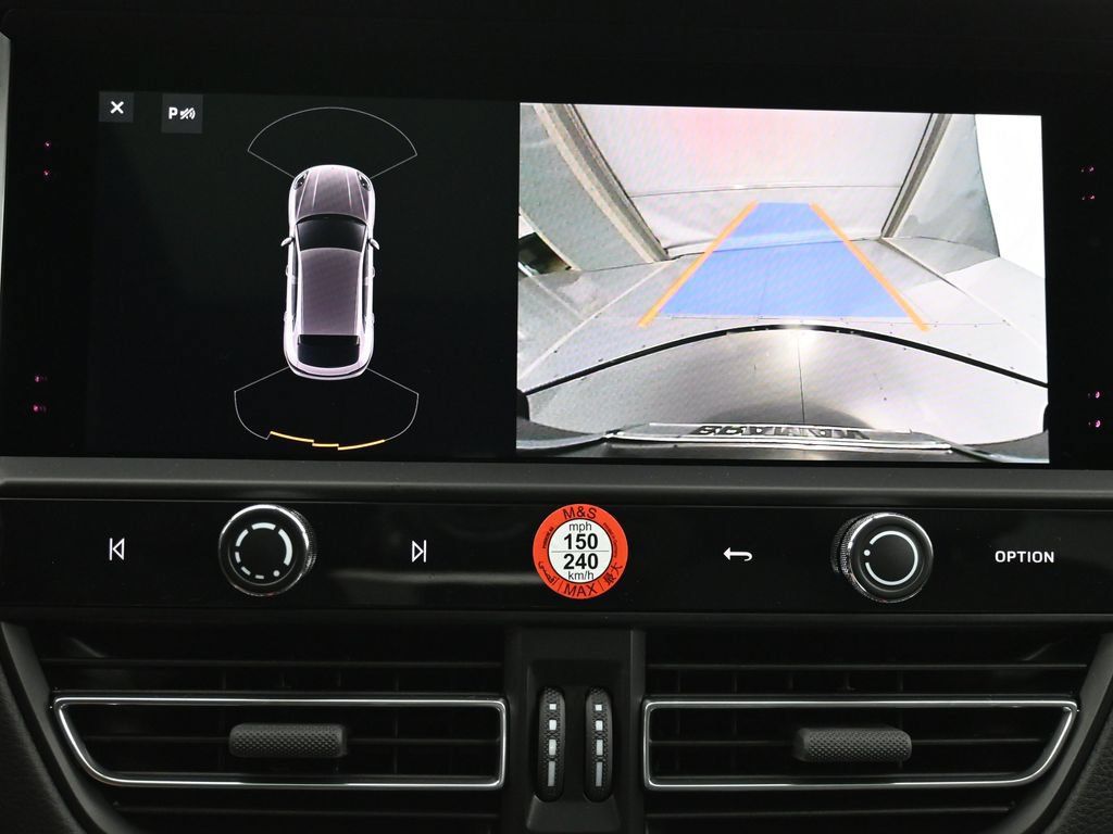 Certified 2025 Porsche Macan AWD/4WD image 10