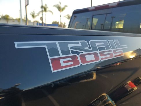 Used 2021 Chevrolet Silverado 1500 LT Trail Boss w/ Convenience Package II image 5