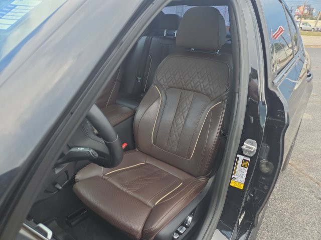 Used 2023 BMW 530i w/ M Sport Package RWD image 11