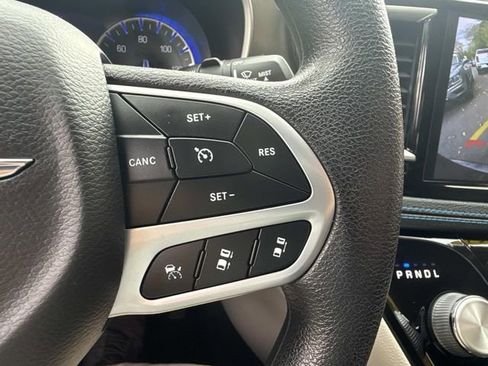 Used 2021 Chrysler Pacifica Touring image 24