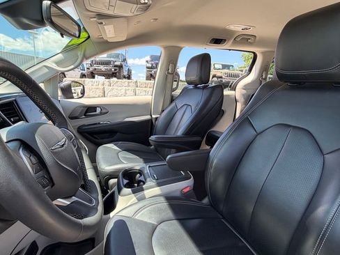 Certified 2023 Chrysler Pacifica Touring-L FWD image 22