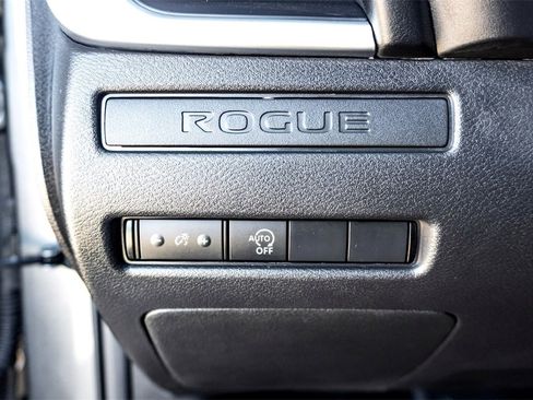 Used 2025 Nissan Rogue S image 16