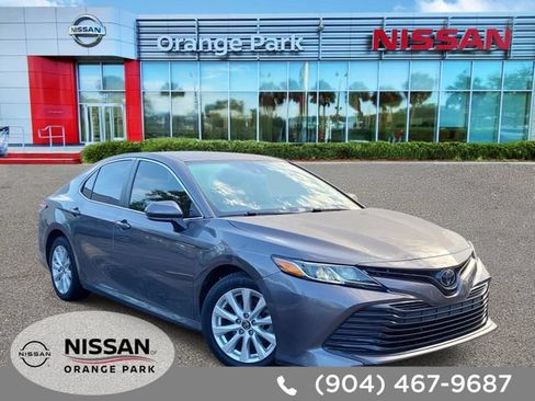 Used 2019 Toyota Camry LE FWD image 1