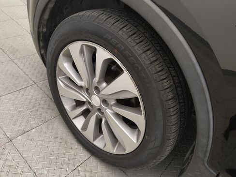 Used 2020 Buick Encore Preferred FWD image 31